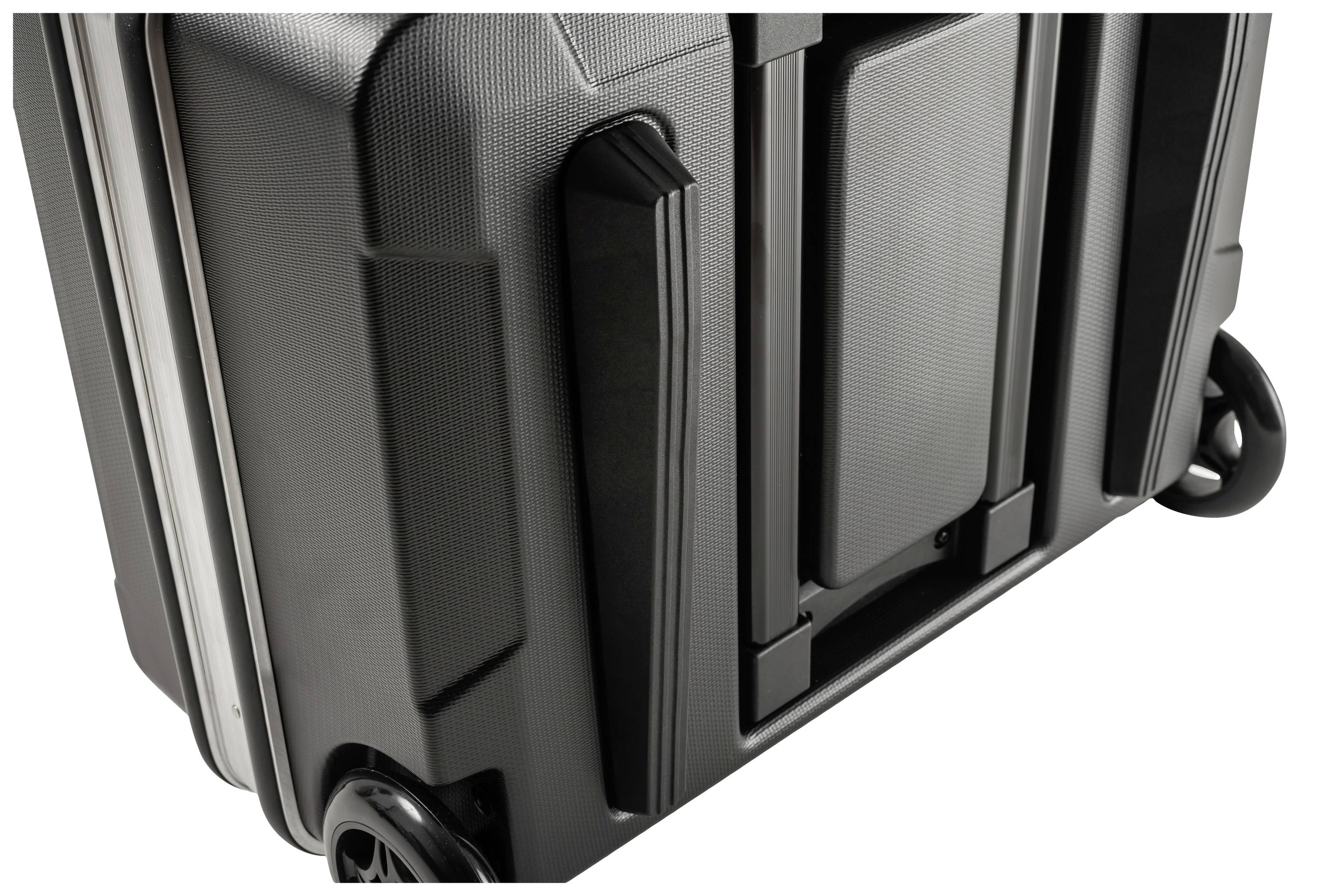 Czarny kufer z wytrzymałymi kółkami, zbliżenie na boczne uchwyty i teksturę, podkreślające trwałość projektu.