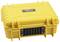 Żółty, wytrzymały kufer ochronny z czarną wentylacją z przodu i logo B&W na górze. Odpowiedni do bezpiecznego transportu delikatnych przedmiotów.