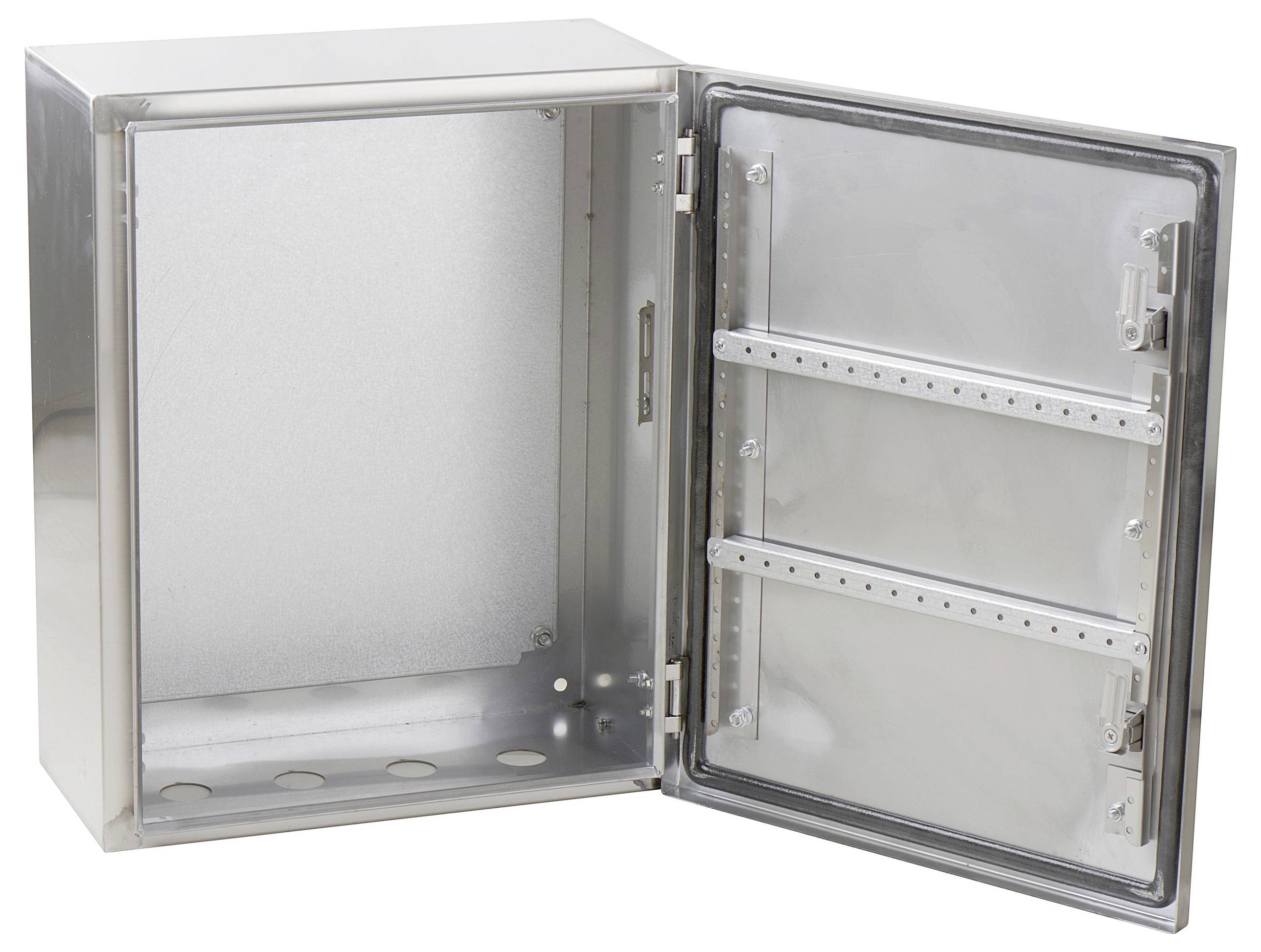 Metalowa szafa sterownicza z otwartymi drzwiami, ukazująca dwie listwy mocujące we wnętrzu. Idealna do zastosowań przemysłowych lub elektrycznych.