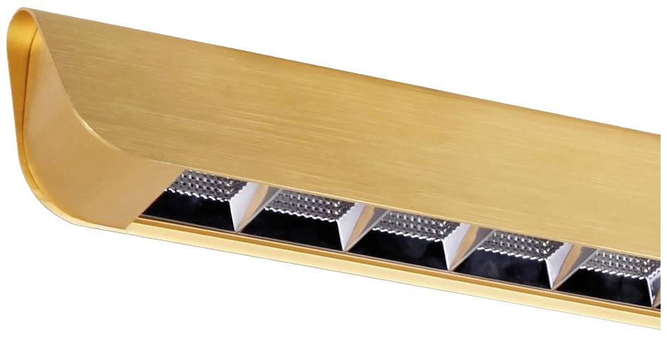 Złota lampa o geometrycznym designie z refleksyjnymi powierzchniami.