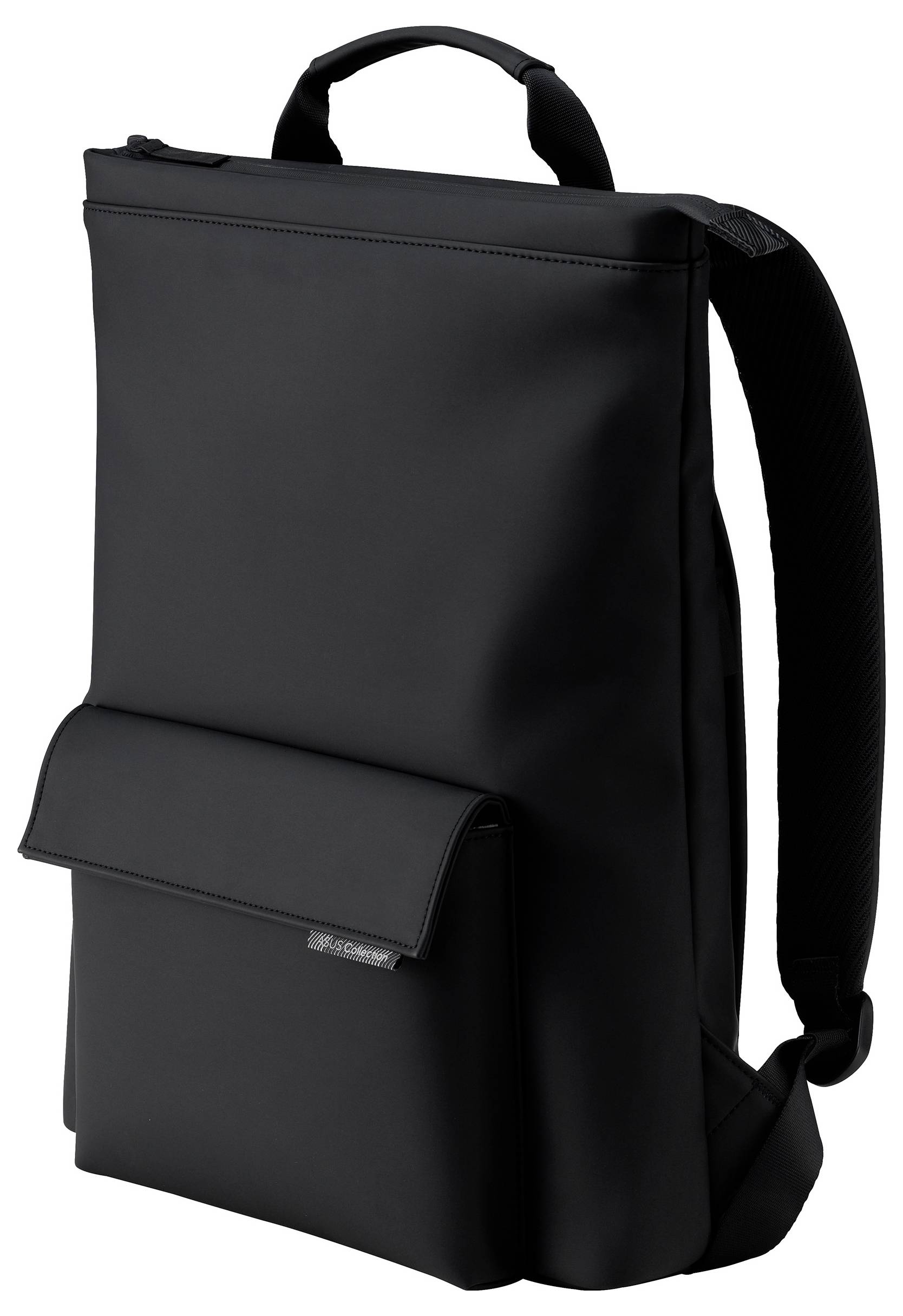 Prosty, czarny plecak z uchwytem i regulowanymi paskami na ramiona, odpowiedni do szkoły lub pracy.