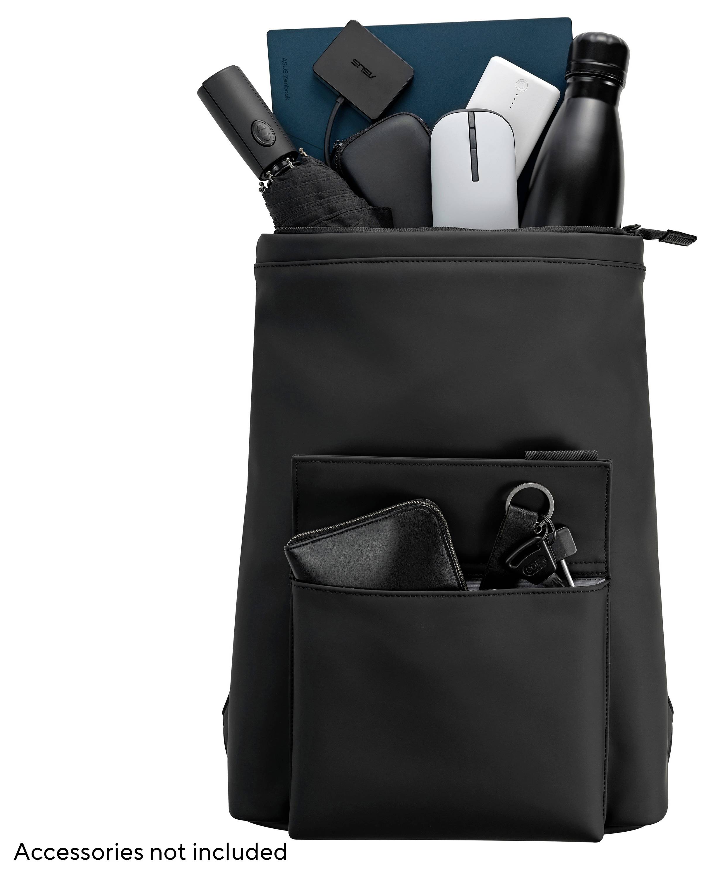 Czarny plecak z wieloma kieszeniam, wypełniony przedmiotami takimi jak parasol, butelka, mysz i ładowarki. 'Akcesoria nie są zawarte'.