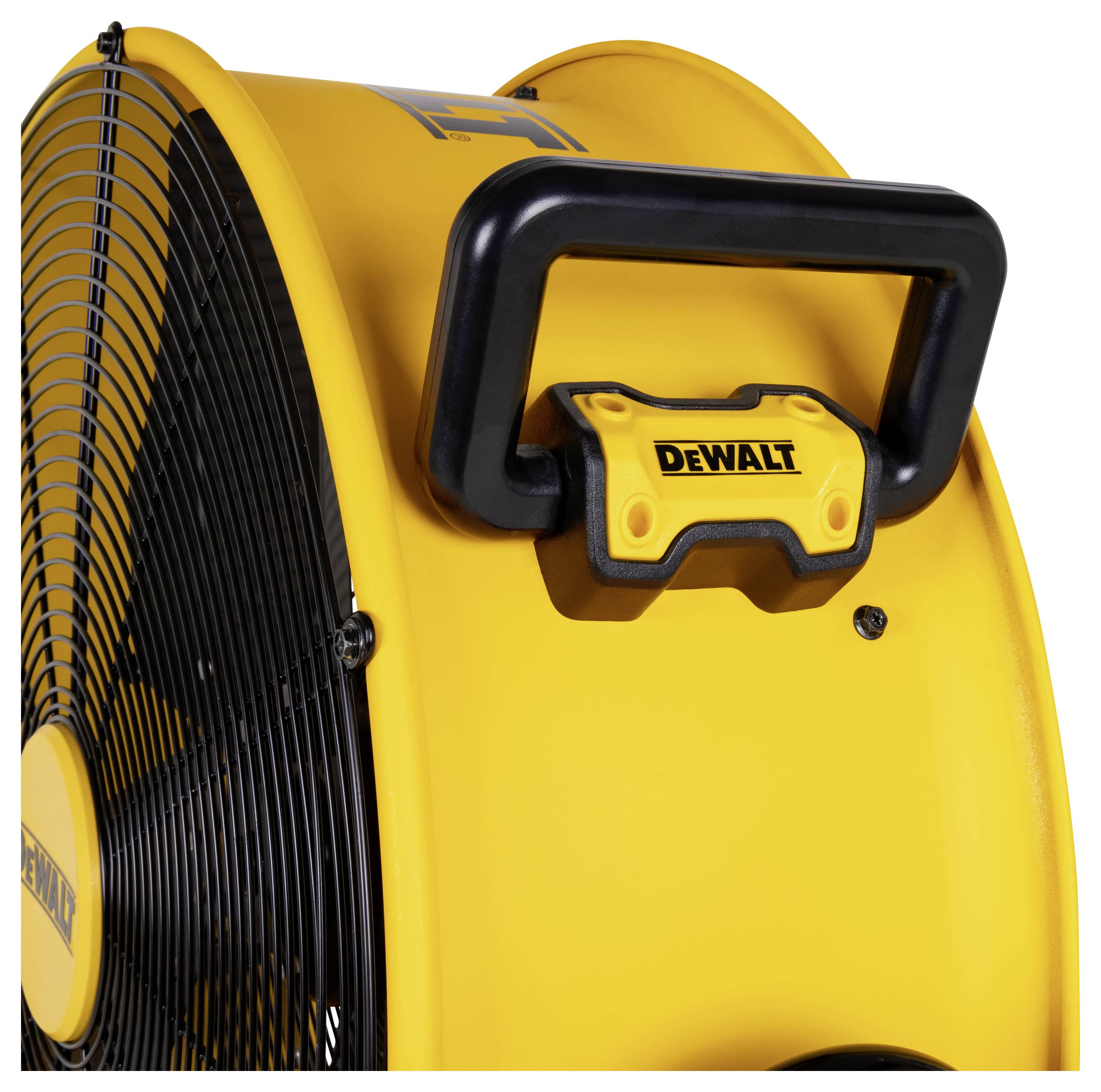 Żółty wentylator na czarnej podstawie, z bliska widoczne osłony ochronne i podstawa, odpowiedni do intensywnego przewietrzania.