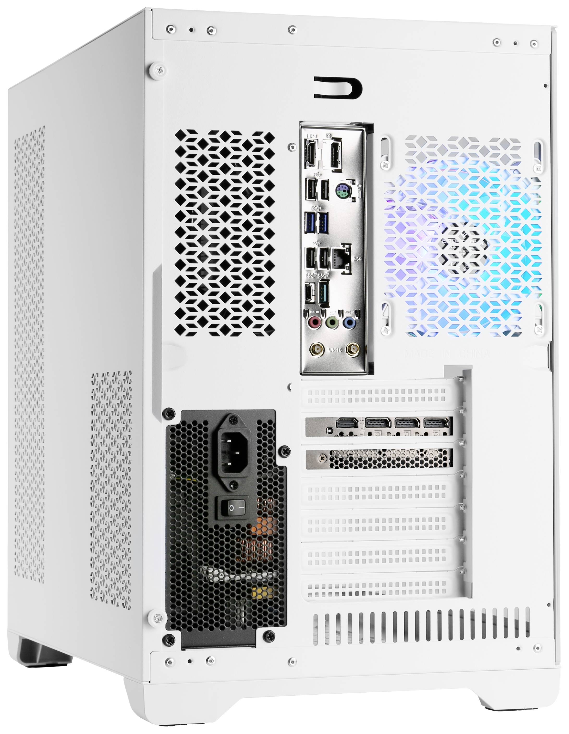 Białą obudowę komputera widzianą od tyłu, z widocznymi portami, kratkami wentylacyjnymi i podświetlonym wentylatorem wewnętrznym.