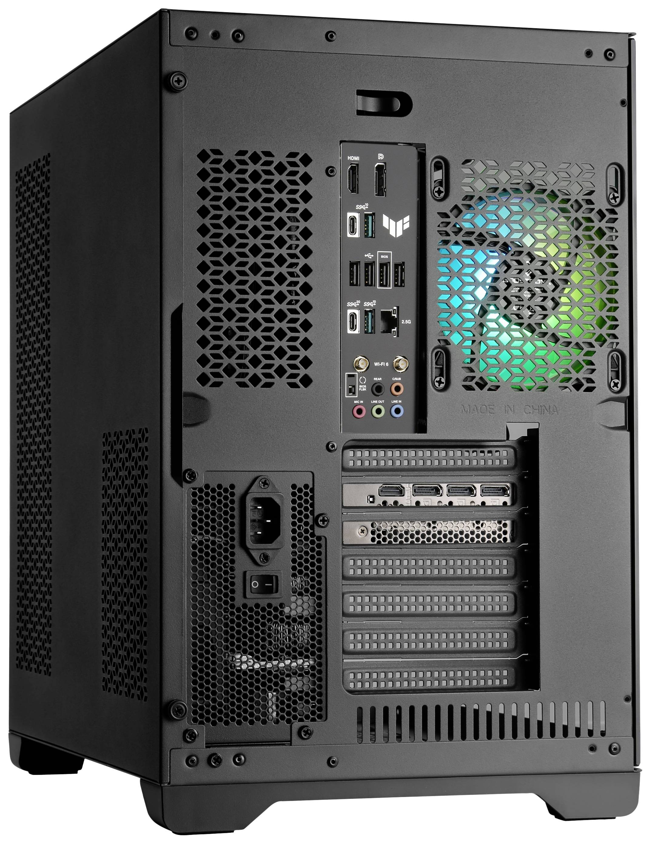 Czarna obudowa komputera z widocznymi portami bocznymi, podświetlany wentylator świecący na niebiesko-zielono.