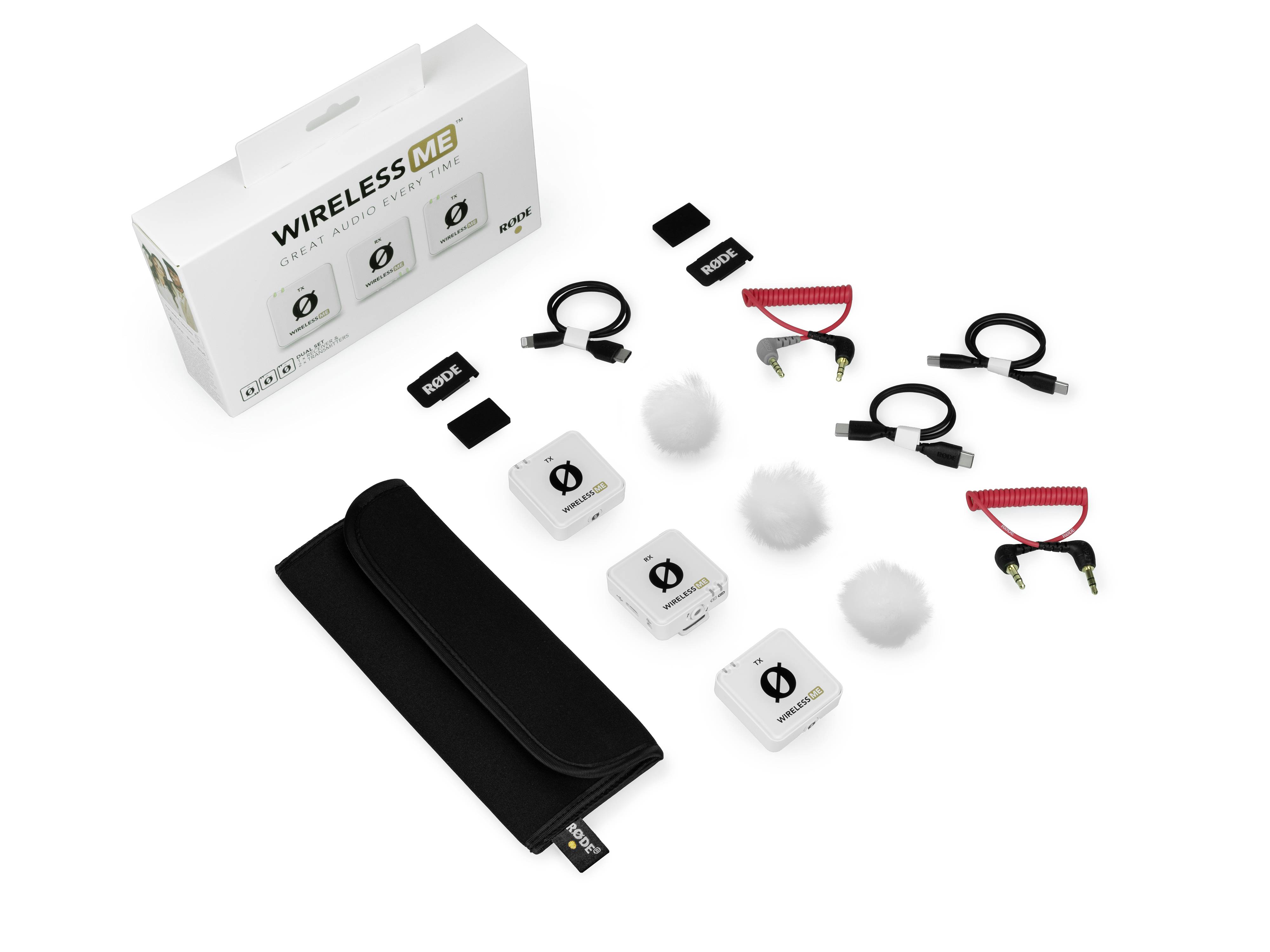Bezprzewodowy zestaw mikrofonowy z odbiornikami, mikrofonami, osłonami przeciwwietrznymi, kablami i akcesoriami, zapakowany w białe pudełko z napisem 'Wireless Me'.