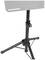 Statyw z trzema nogami i regulowaną wysokością, odpowiedni do instrumentów muzycznych lub prezentacji.