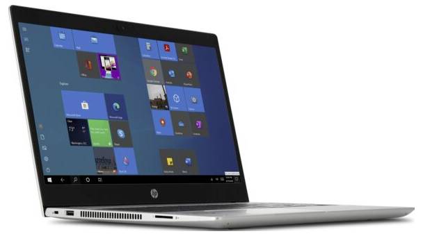 Srebrny laptop z otwartym ekranem wyświetla stronę startową z układem kafelkowym w systemie operacyjnym Windows.