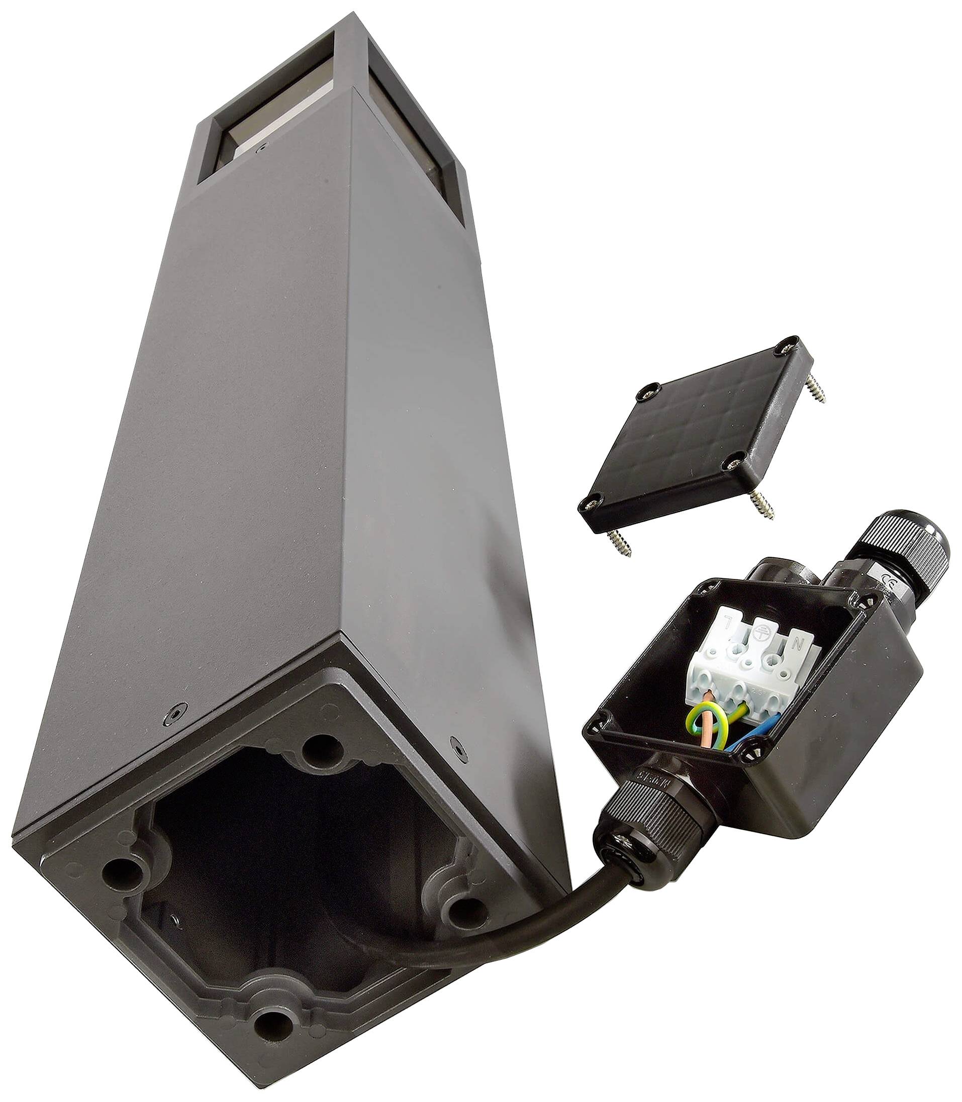 Czarna, prostopadłościenna lampa z otwartą skrzynką przyłączeniową i zdejmowaną pokrywą, ukazująca wewnętrzne przewody elektryczne.