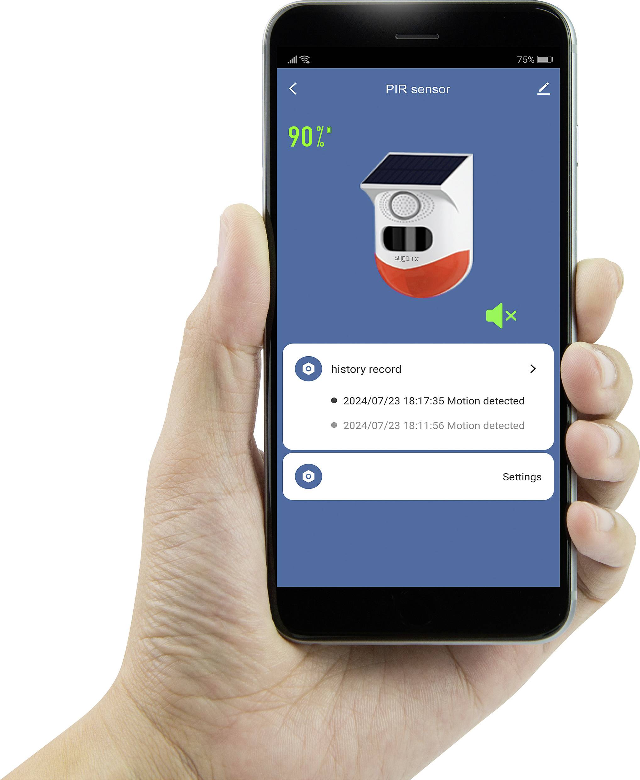 Dłoń trzyma smartfon z otwartą aplikacją czujnika PIR. Aplikacja wyświetla przebieg ruchu z dwoma znacznikami czasu.