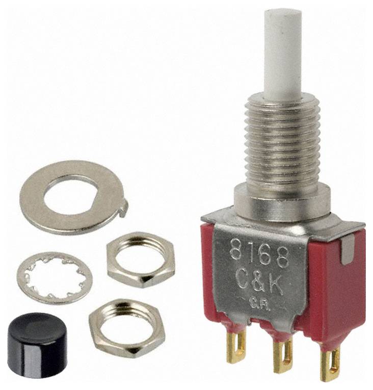 Przełącznik przyciskowy z czerwoną obudową, oznaczony '8168 C&K', wraz z podkładką, dwoma nakrętkami i czarną nasadką.