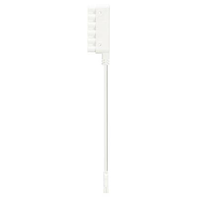 Obraz przedstawia biały elektryczny adapter z długim przewodem. Adapter posiada cztery gniazda na górnej powierzchni.