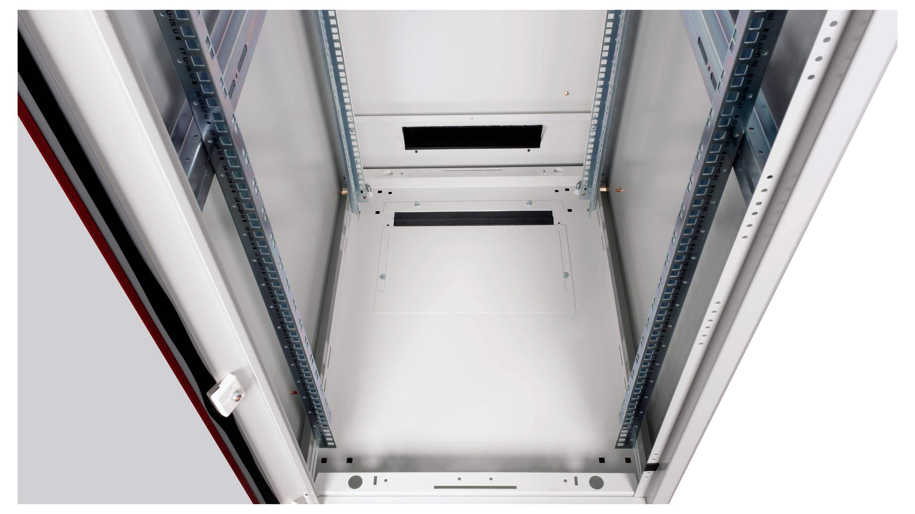 Pusty stojak serwerowy widziany z góry, z szynami po bokach.