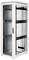 Pusty, biały szafa serwerowa ze szklanymi drzwiami i czarnymi akcentami, przeznaczona do instalacji serwerów i urządzeń sieciowych.