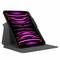Tablet w czarnej obudowie z kolorowym, abstrakcyjnym wyświetlaczem, który świeci falami różu i fioletu.