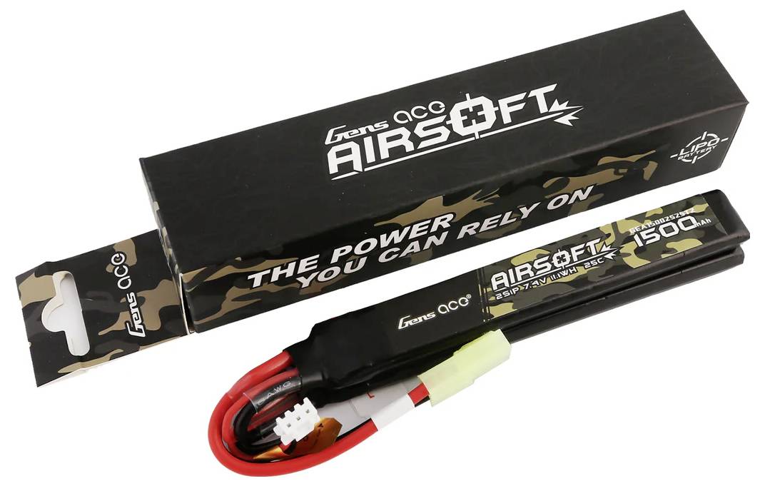 Akumulator Gens Ace Airsoft 1500mAh 11,1V 15C obok opakowania z napisem "Moc, na którą możesz liczyć". Opakowanie ma wzór maskujący.