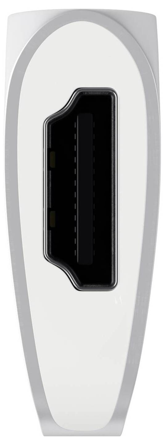 Zbliżenie białego złącza HDMI z czarnym gniazdem pośrodku, otoczonym srebrną obwódką.