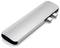 Srebrny hub USB-C z dwoma portami, o smukłej konstrukcji. Idealny do rozszerzenia możliwości połączeń w laptopach lub tabletach.