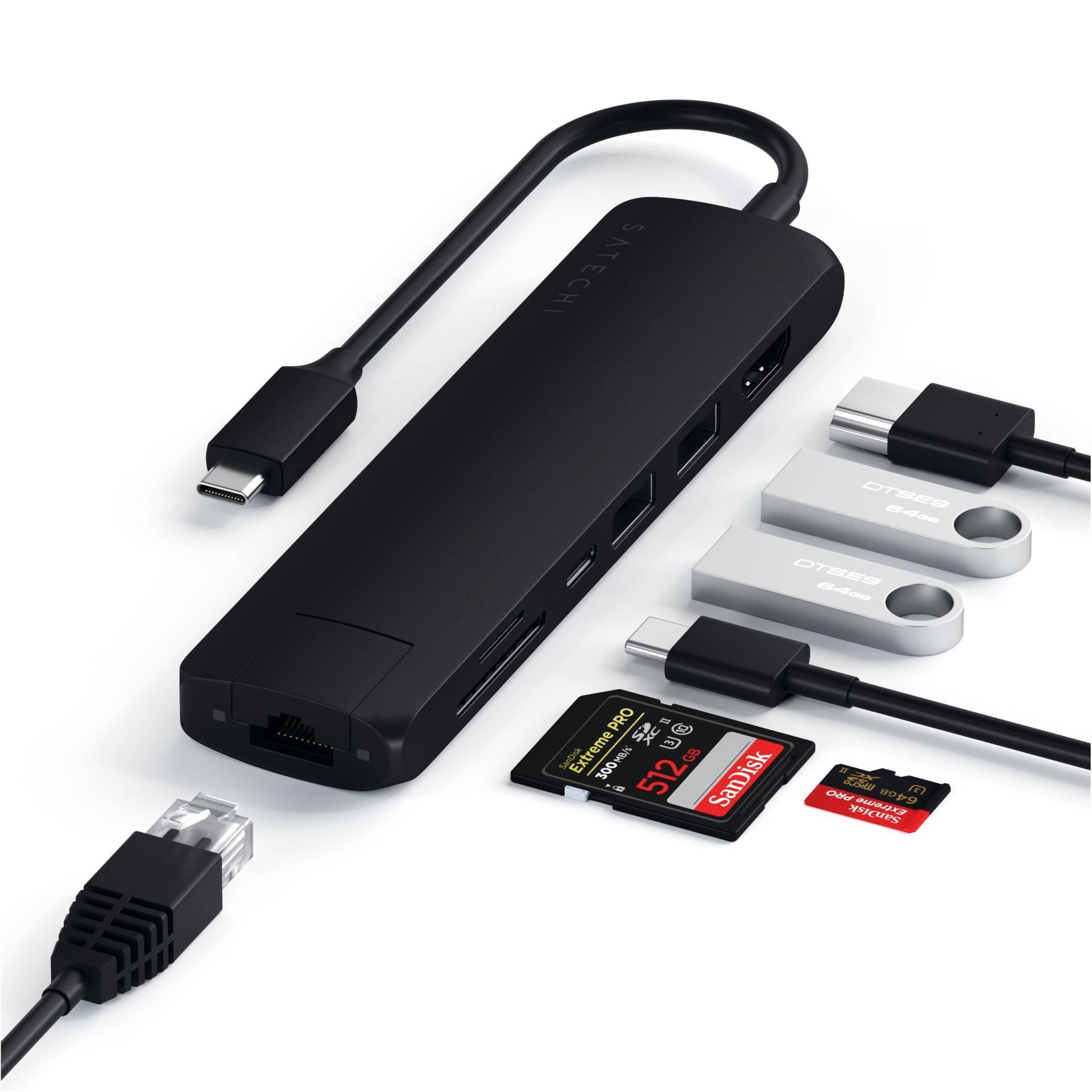 Hub USB-C z wieloma portami: HDMI, Ethernet, USB-A. Podłączone pendrive'y, kable i karty pamięci widoczne na zdjęciu.