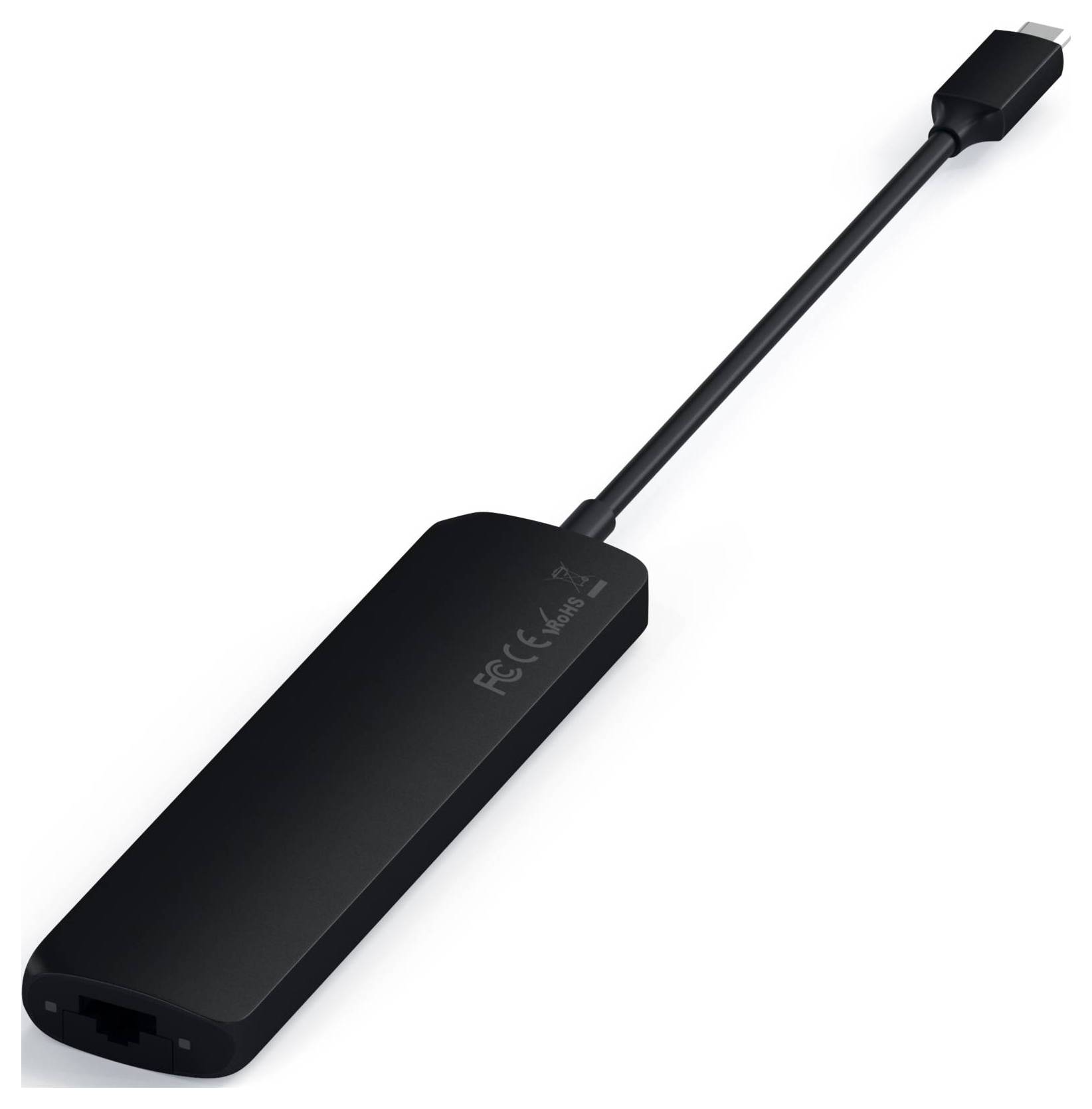 Czarny dongle USB-C z portem Ethernet i krótkim przewodem, służący do podłączenia urządzenia do sieci przewodowej.