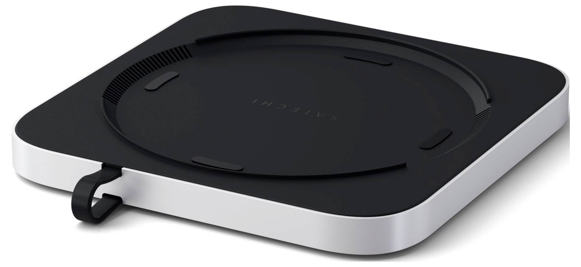 Kwadratowa, czarno-srebrna, bezprzewodowa ładowarka o zaokrąglonym kształcie, z małym paskiem przy jednym rogu.