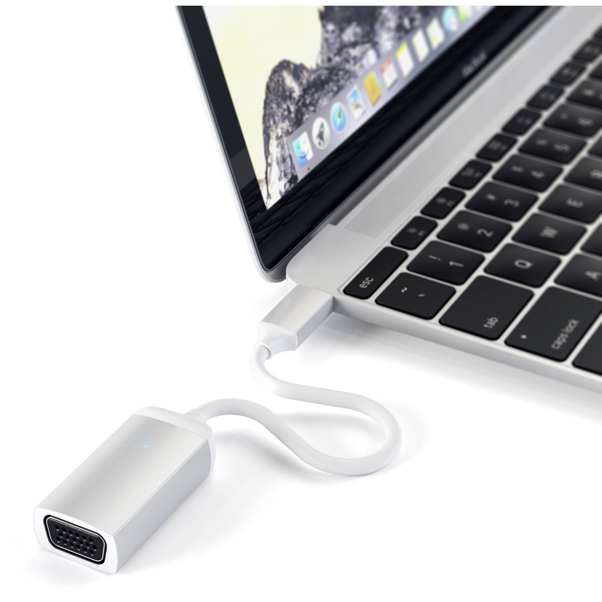 Laptop z adapterem USB-C podłączonym do złącza VGA dla monitorów zewnętrznych.