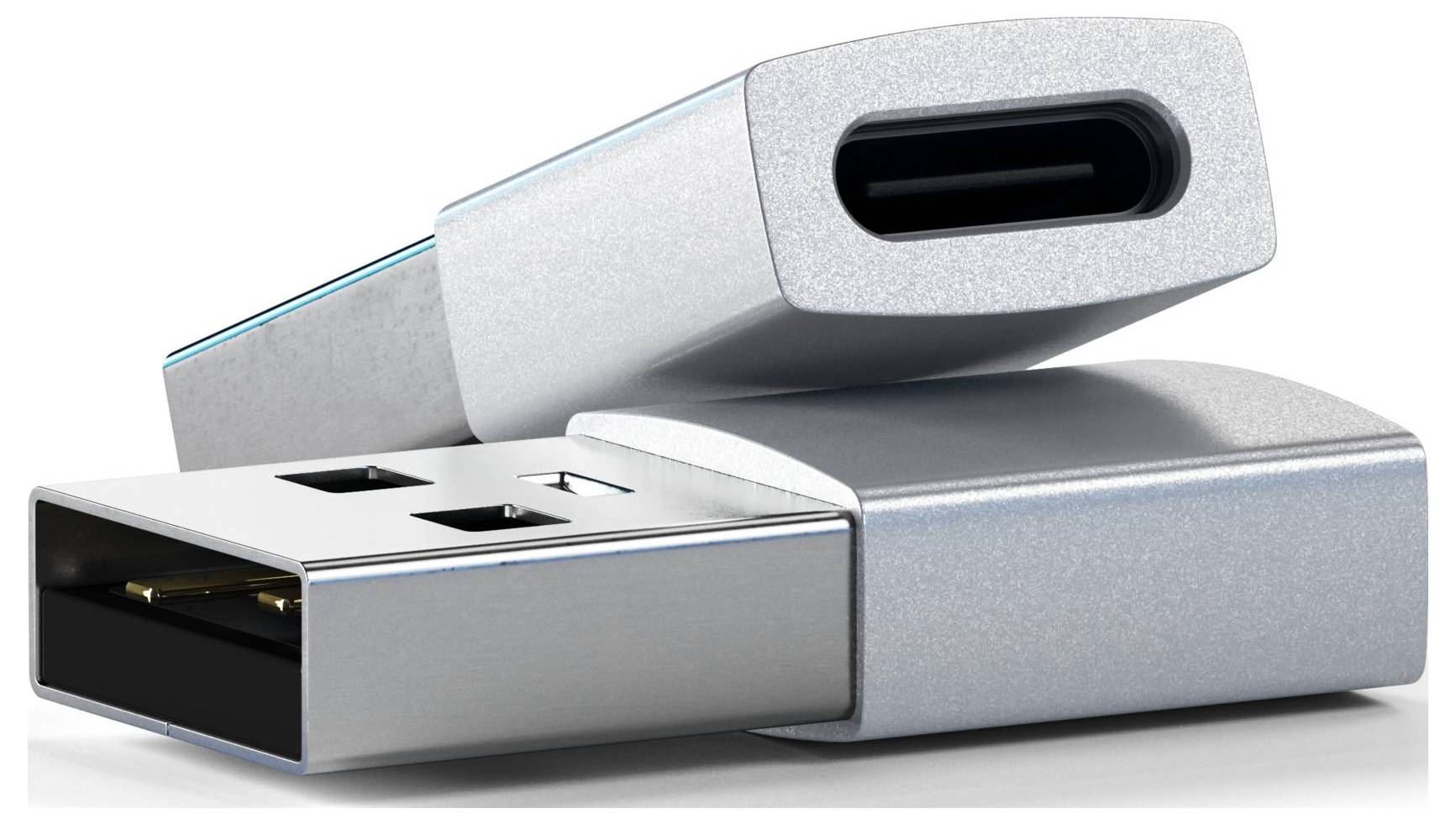 Dwa adaptery USB: jeden z gniazdem USB-A, drugi z gniazdem USB-C. Srebrny design, ułożone jeden na drugim.