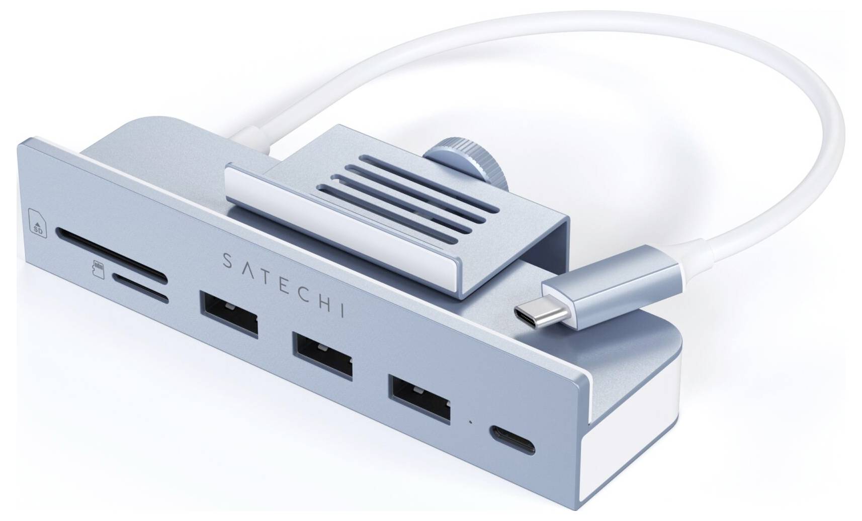 Hub Satechi USB-C w srebrnym kolorze z trzema portami USB-A, czytnikiem kart SD i złączem USB-C.
