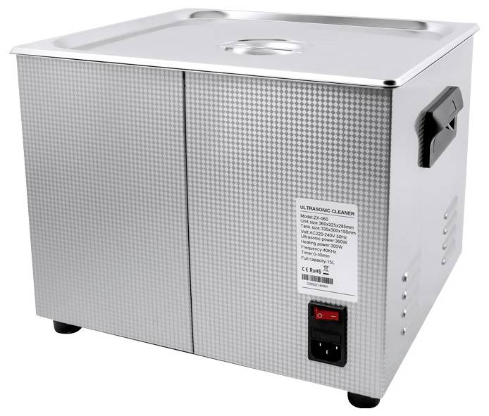 Metalowy oczyszczacz ultradźwiękowy z uchwytem bocznym i wyłącznikiem sieciowym. Naklejka prezentuje dane techniczne oraz znaki bezpieczeństwa.