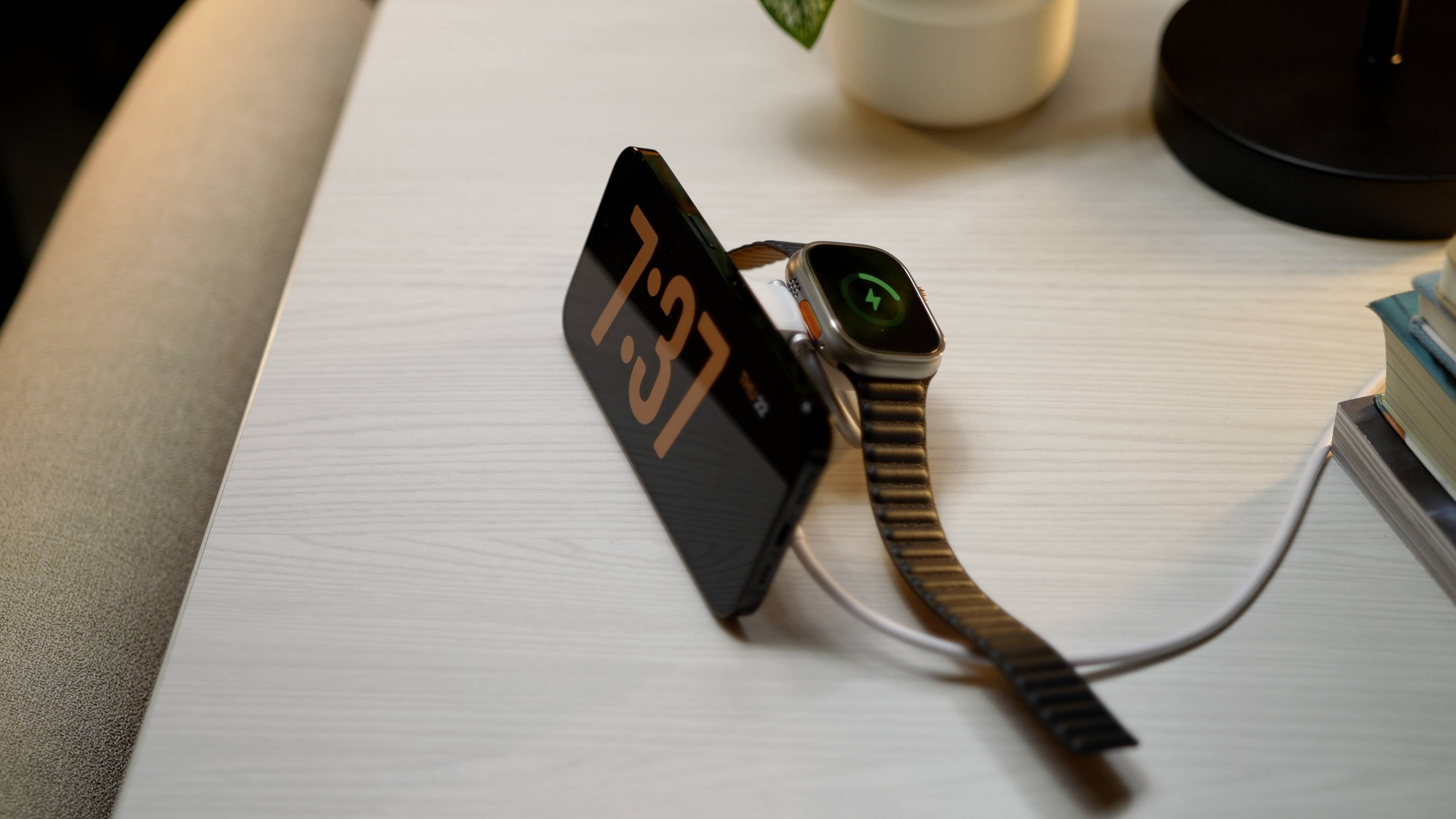 HYPER Ładowarka indukcyjna HyperJuice HJ3310WHGL-11