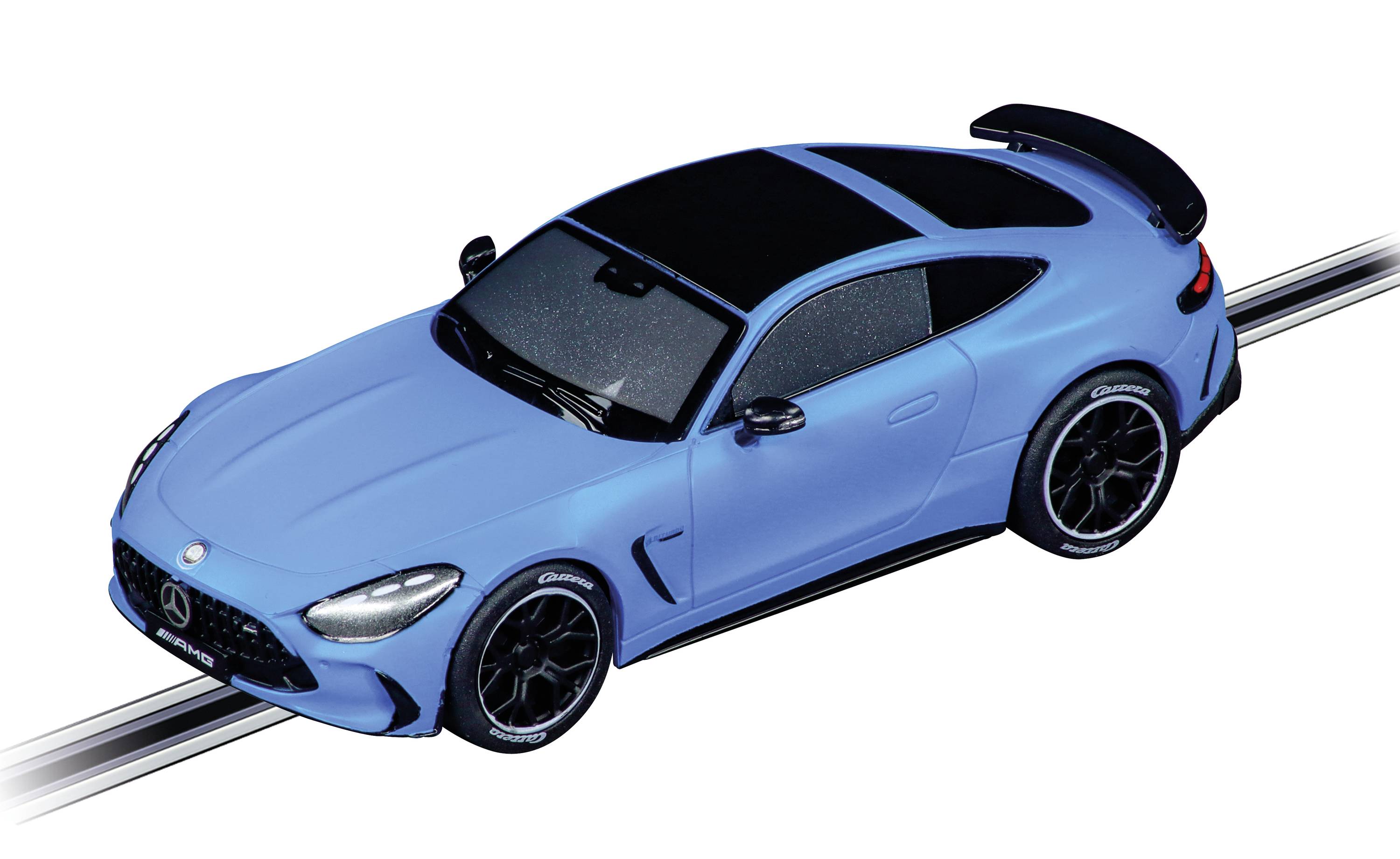 Niebieskie autko zabawkowe w skali na torze wyścigowym. Samochód ma sportowy design z czarnymi akcentami i oponami.