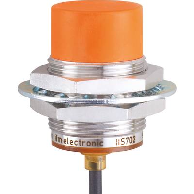 Zbliżenie cylindrycznego, pomarańczowego, indukcyjnego czujnika marki 'ifm electronic', model S702, z metalowym gwintem.
