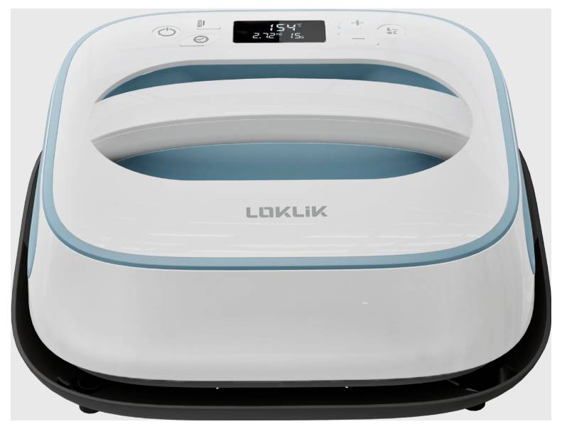 Białe żelazko z niebieskimi akcentami wyposażone w cyfrowy wyświetlacz i kilka przycisków. Na przedniej stronie widoczna jest marka 'Loklik'.