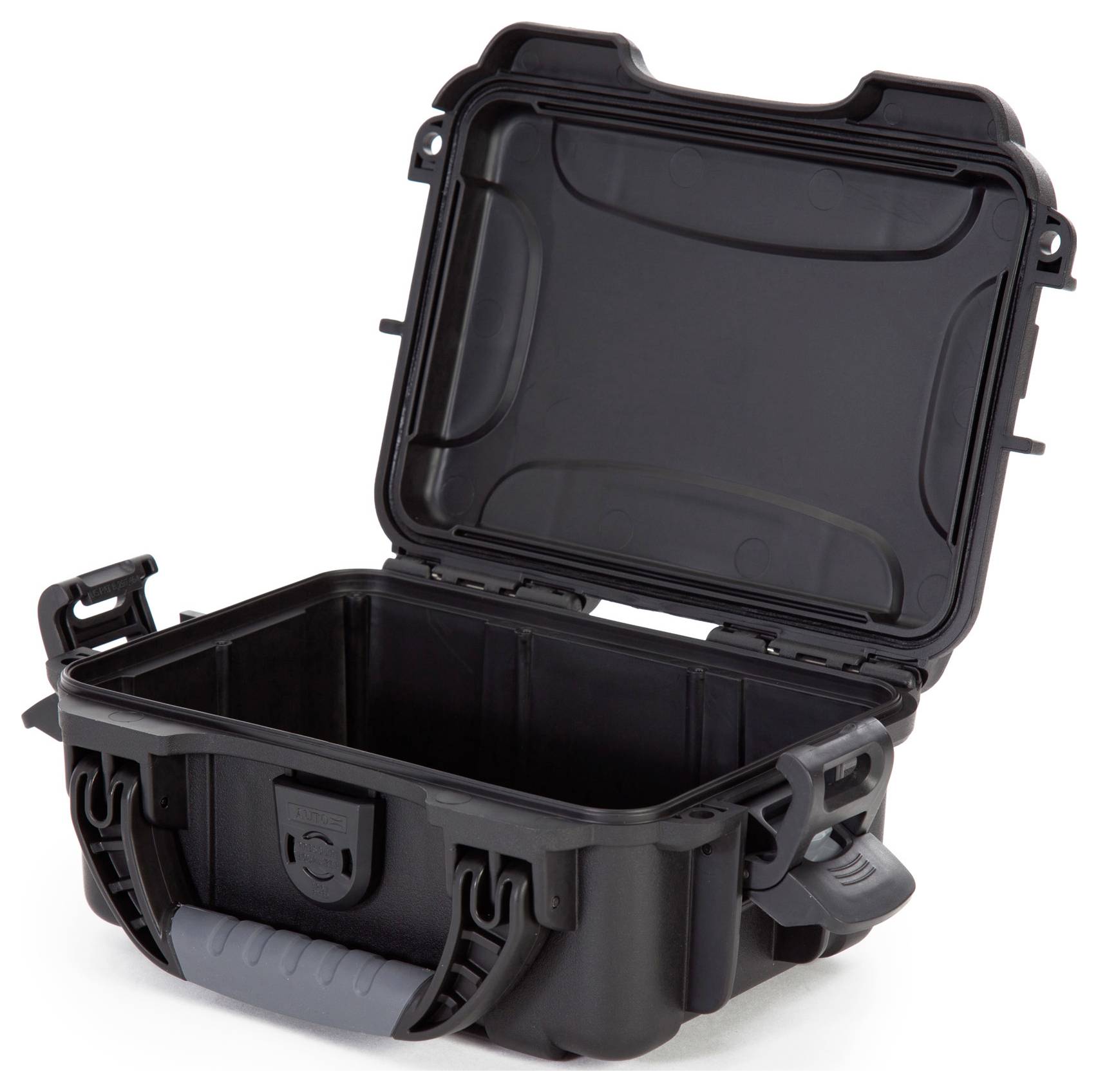 Otwarty, czarny, wytrzymały kufer z tworzywa sztucznego z wyściółką piankową wewnątrz, odpowiedni do bezpiecznego transportu delikatnych przedmiotów.