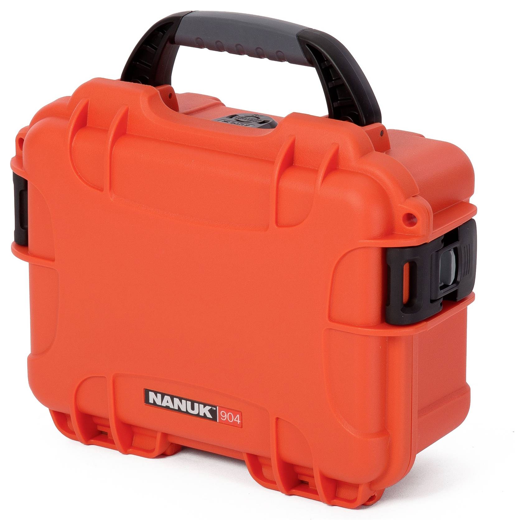 Czerwona, solidna walizka z czarnym uchwytem i zamkami, na której widnieje logo 'Nanuk 904'. Zaprojektowana do ochrony i transportu.