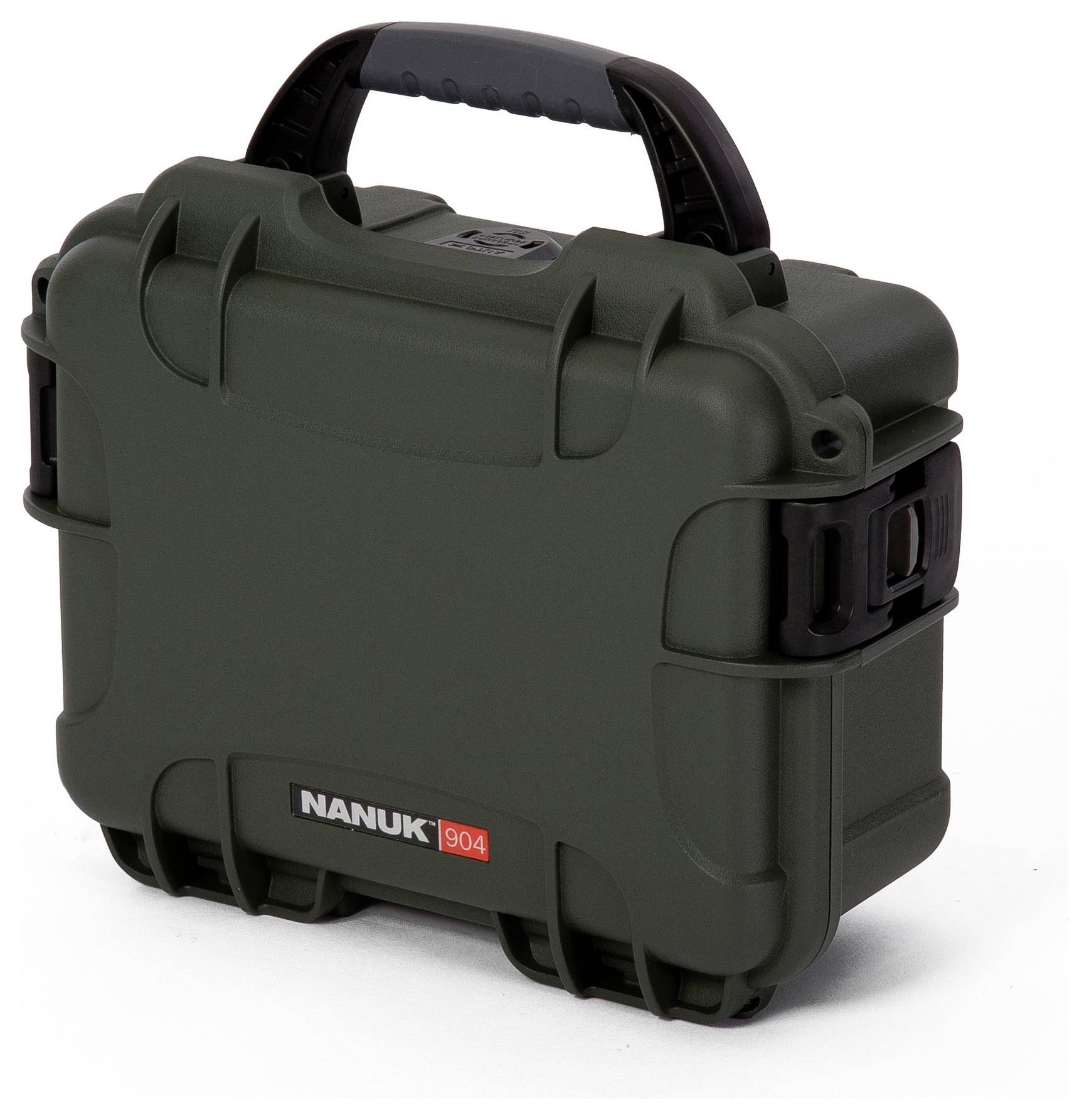 Ciemnozielony, wytrzymały kufer z czarnym uchwytem i klamrami. Nazwa marki 'Nanuk 904' widoczna z przodu.