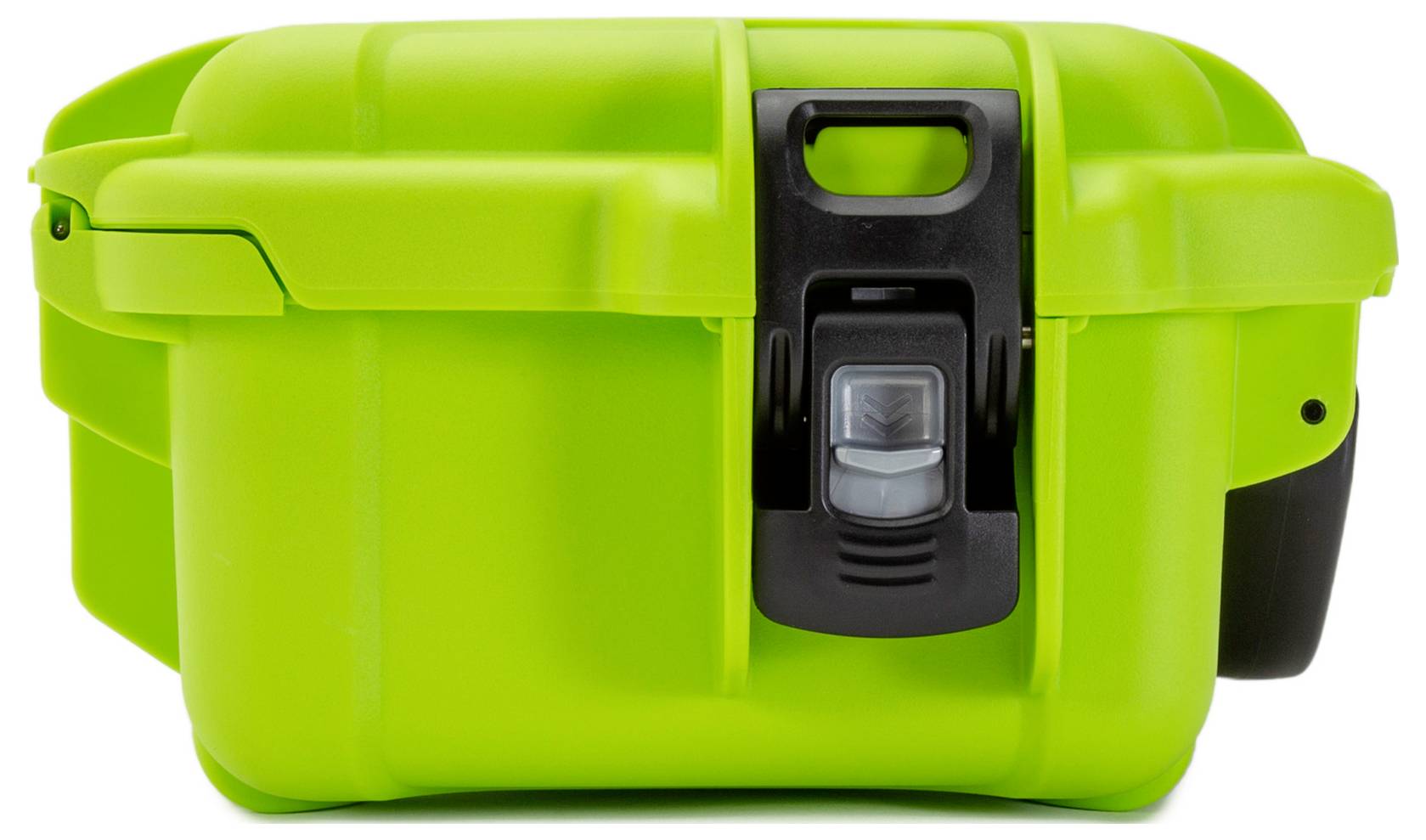 Zielony, wytrzymały kufer z czarną klamrą, idealny do bezpiecznego transportu delikatnego sprzętu.