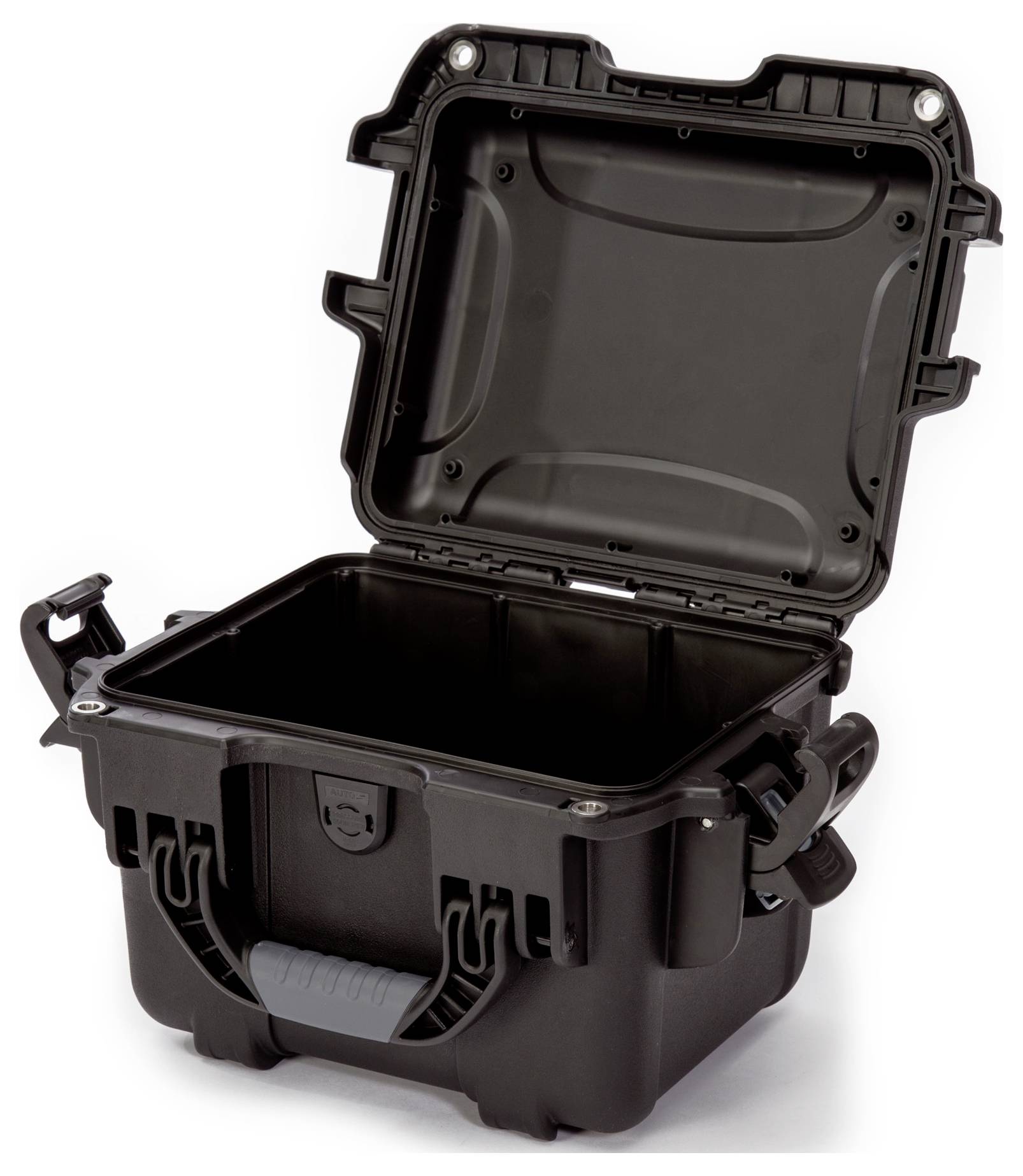 Czarny, otwarty kufer z tworzywa sztucznego z solidnym uchwytem i zamknięciami, idealny do bezpiecznego przewozu delikatnego sprzętu.