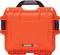 Mocny, jaskrawo pomarańczowy kufer marki 'Nanuk 908' z czarną rączką i zamknięciami bocznymi.