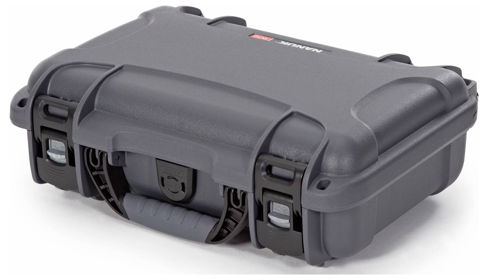 Szary, wytrzymały kufer transportowy z tworzywa sztucznego z uchwytem i zamkami bezpieczeństwa, odpowiedni do bezpiecznego przewożenia delikatnych przedmiotów.