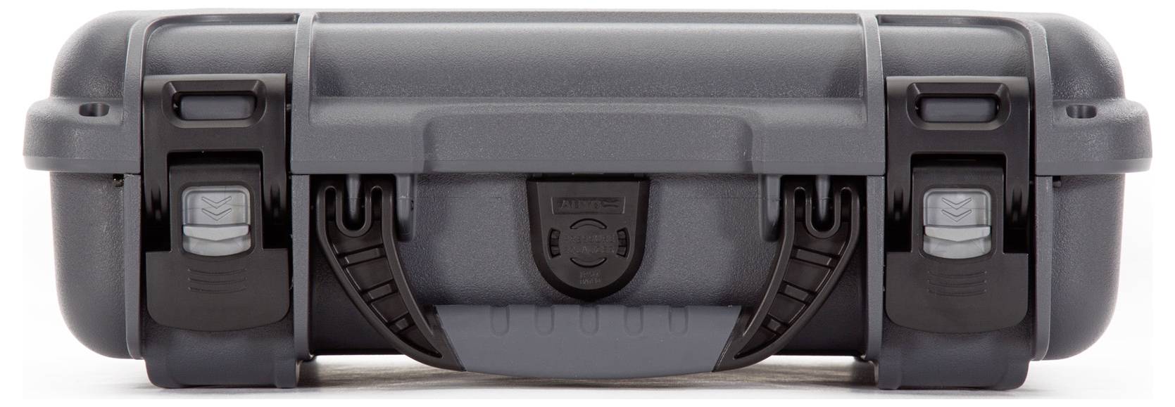 Szary, wytrzymały kufer twardy z dwoma czarnymi zamknięciami i uchwytem, odpowiedni do bezpiecznego transportu sprzętu.