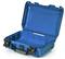 Otwarty, niebieski kufer o solidnej budowie prezentuje przestronne wnętrze, odpowiednie do przechowywania sprzętu ochronnego lub delikatnych przedmiotów.