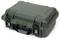Zielony, solidny kufer z zamykanymi klamrami, odpowiedni do bezpiecznego transportu delikatnych urządzeń.