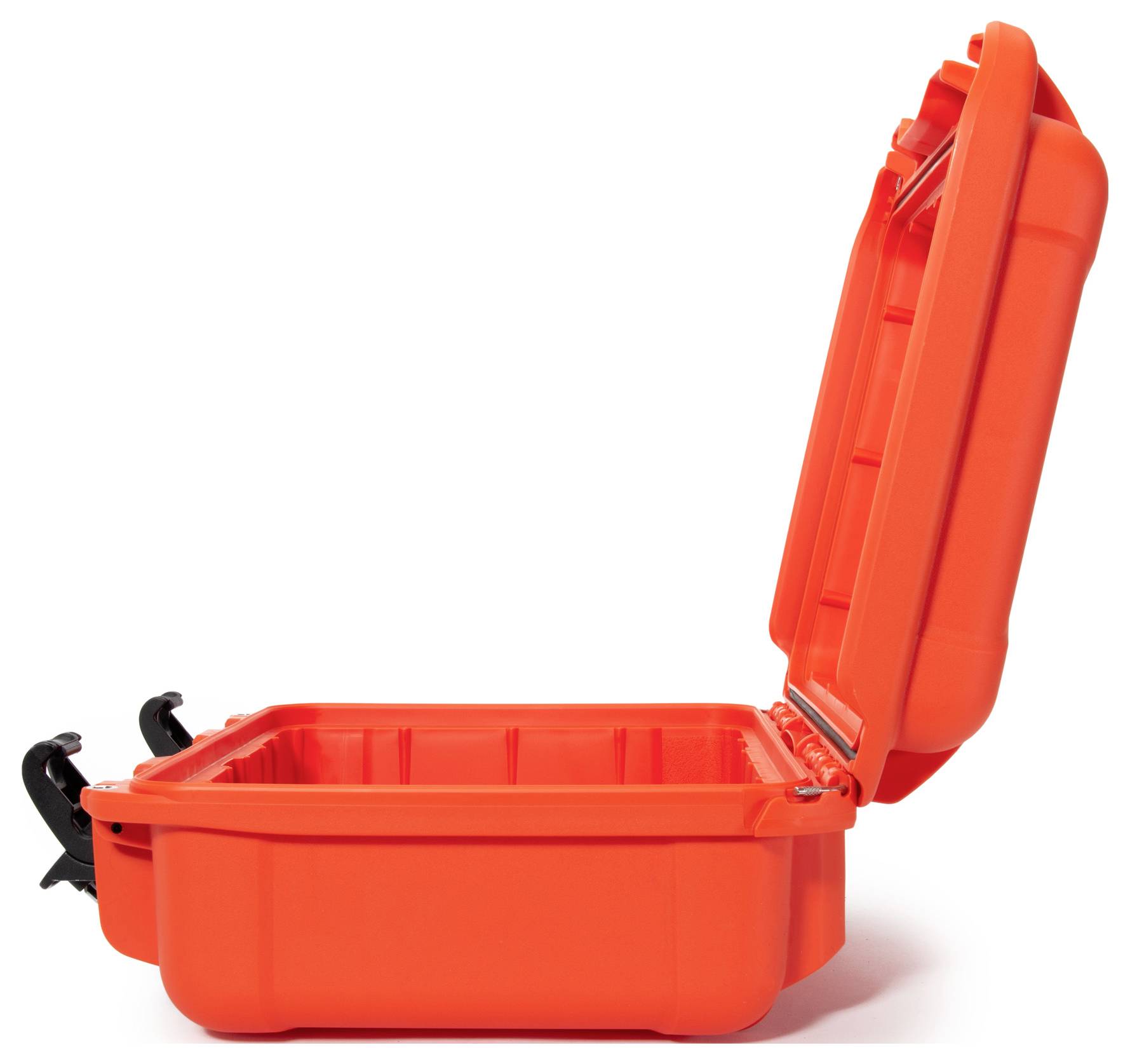 Czerwonoczerwony plastikowy kufer z otwartą pokrywą. Kufer posiada czarne zatrzaski i nadaje się do przechowywania.