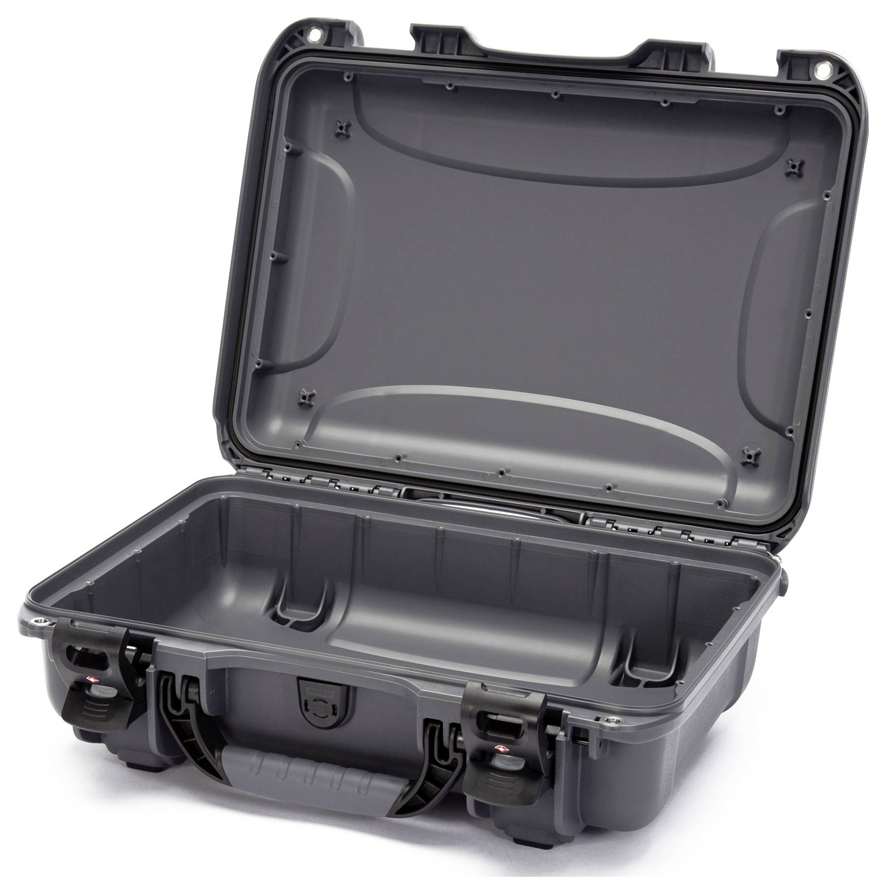 Otwarty czarny twardy kufer z wytrzymałym uchwytem i podwójnymi zamkami. Idealny do bezpiecznego transportu i przechowywania.