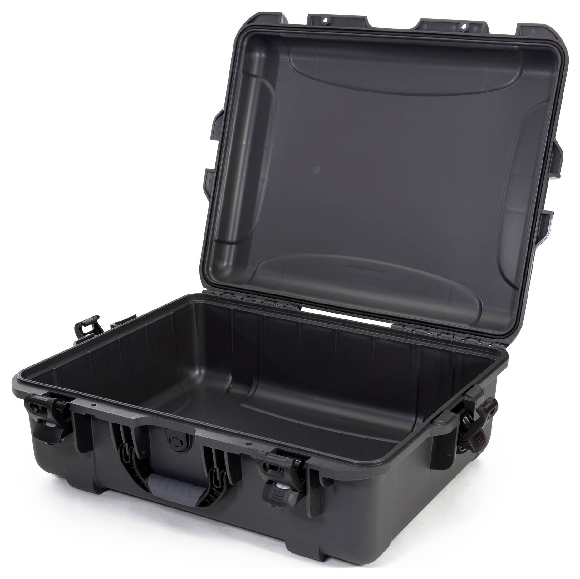 Czarny, otwarty kufer ochronny z wytrzymałą obudową i wyściółką z pianki. Odpowiedni do bezpiecznego transportu delikatnych przedmiotów.