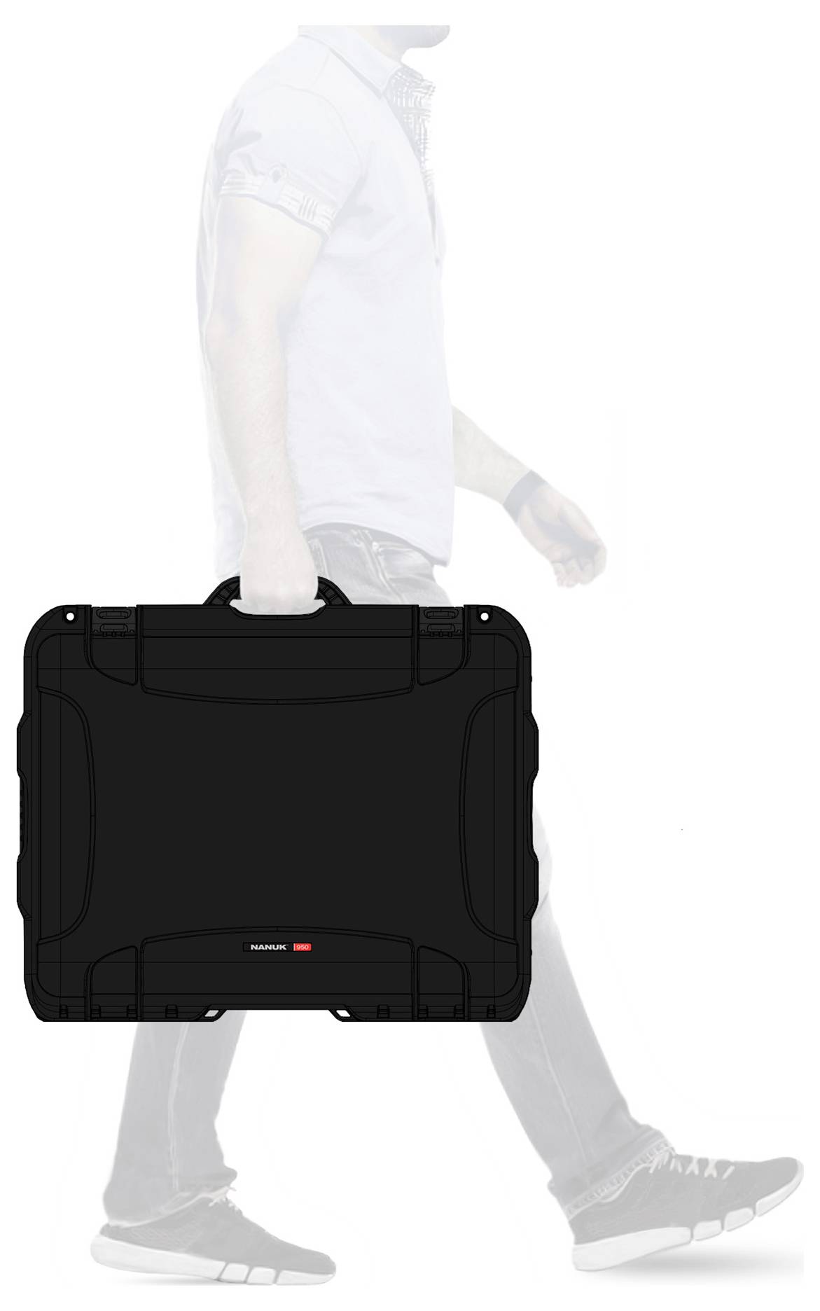 Osoba niesie czarną, prostokątną walizkę z zaokrąglonymi krawędziami. Walizka posiada solidny uchwyt.