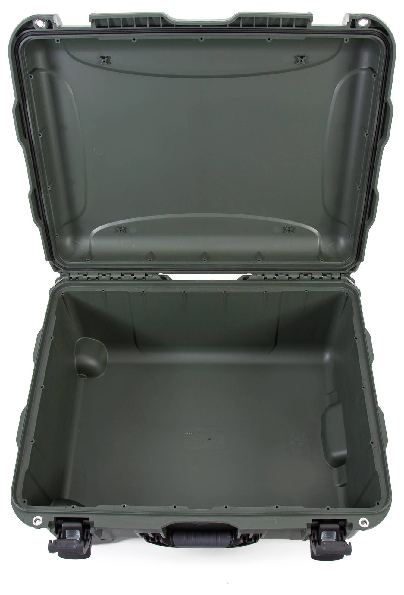 Otwarty, pusty, wytrzymały zielony kufer z tworzywa sztucznego ze wzmocnionymi narożnikami i czarną rączką, odpowiedni do transportu delikatnego sprzętu.