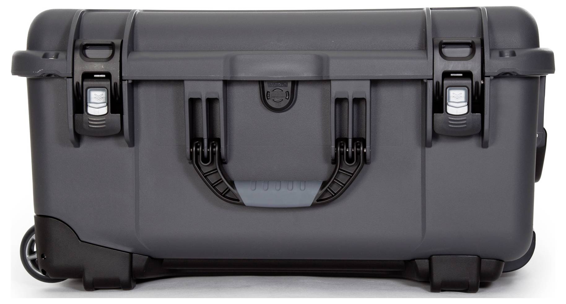 Czarny, wytrzymały walizka na kółkach z uchwytem do przenoszenia, dwoma zamkami zatrzaskowymi i kółkami, odpowiednia do bezpiecznego przewożenia sprzętu.