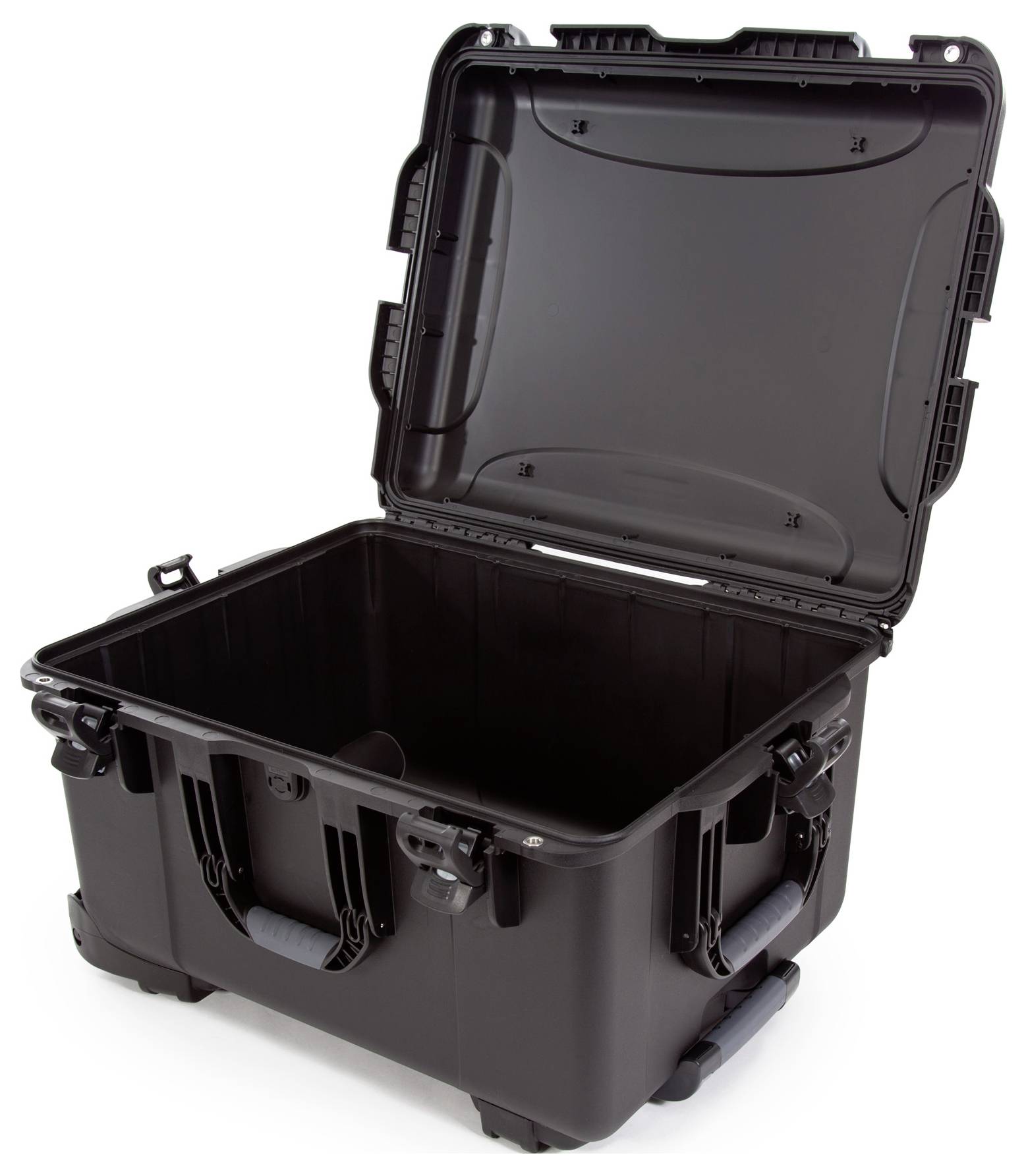 Otwarty, solidny czarny kufer transportowy z wyściółką piankową, odpowiedni do bezpiecznego przewozu delikatnych urządzeń.